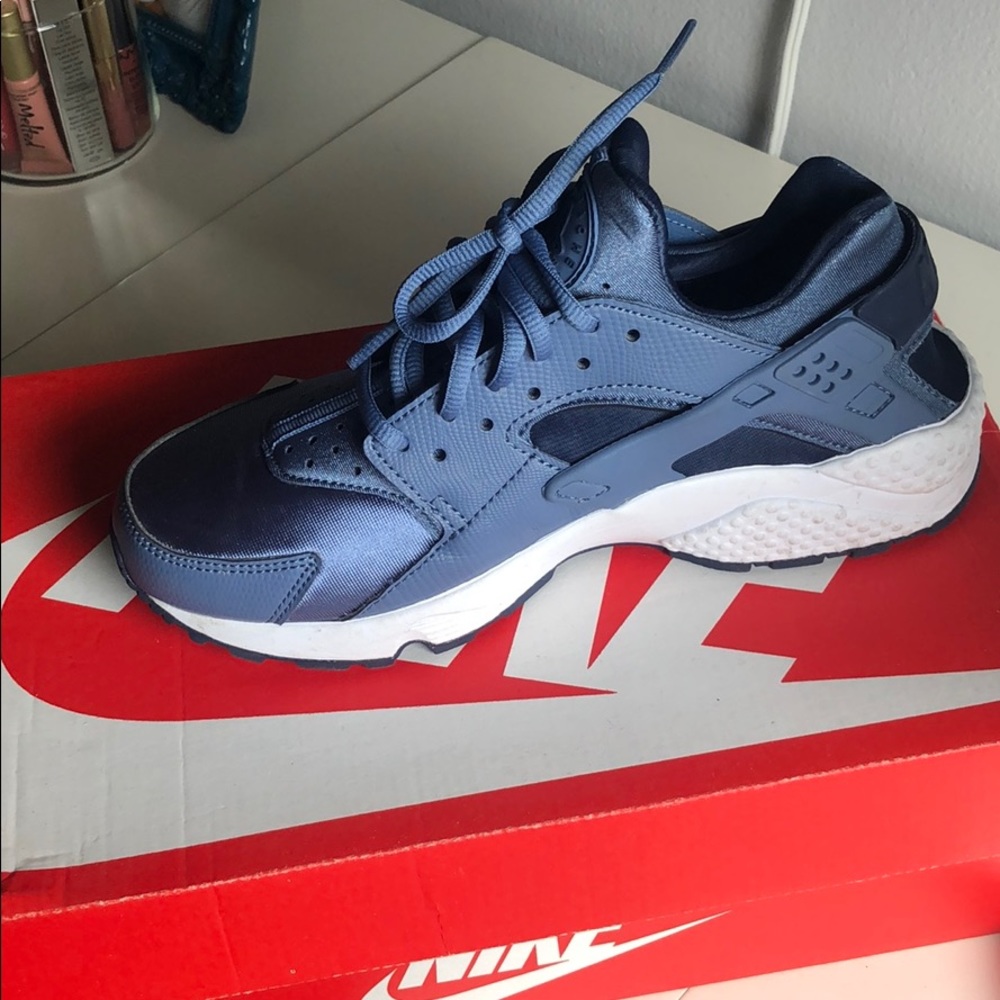 Nike Wmns Huarache Run Worn once